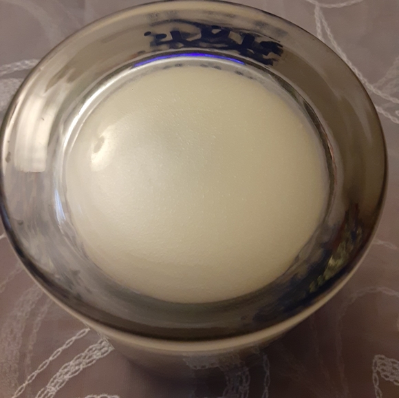 Single Wick Christmas Candle* Never Burned App 4" Tall & 3" Across - Picture 4 of 4